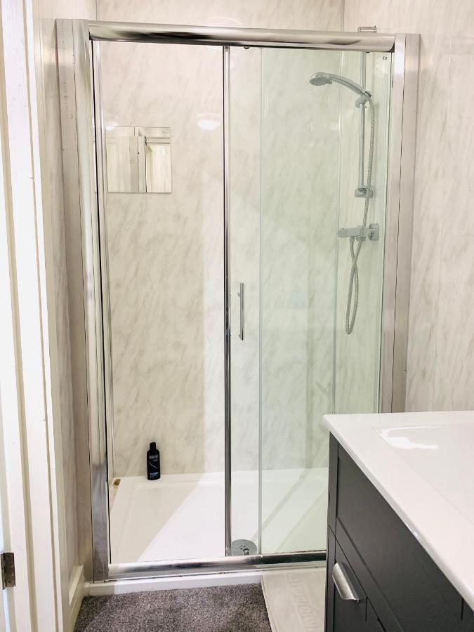 Elthorne Luxury Apartments - Аксбридж Экстерьер фото