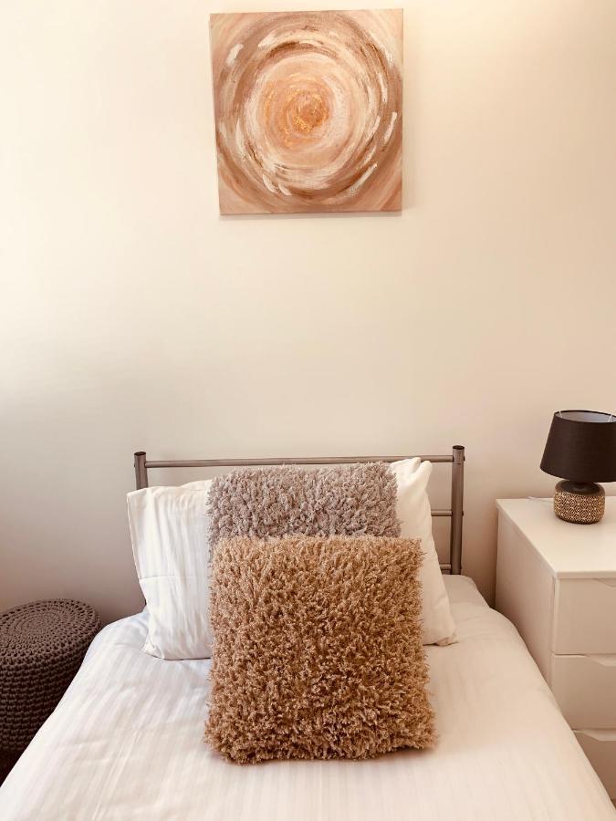 Elthorne Luxury Apartments - Аксбридж Экстерьер фото