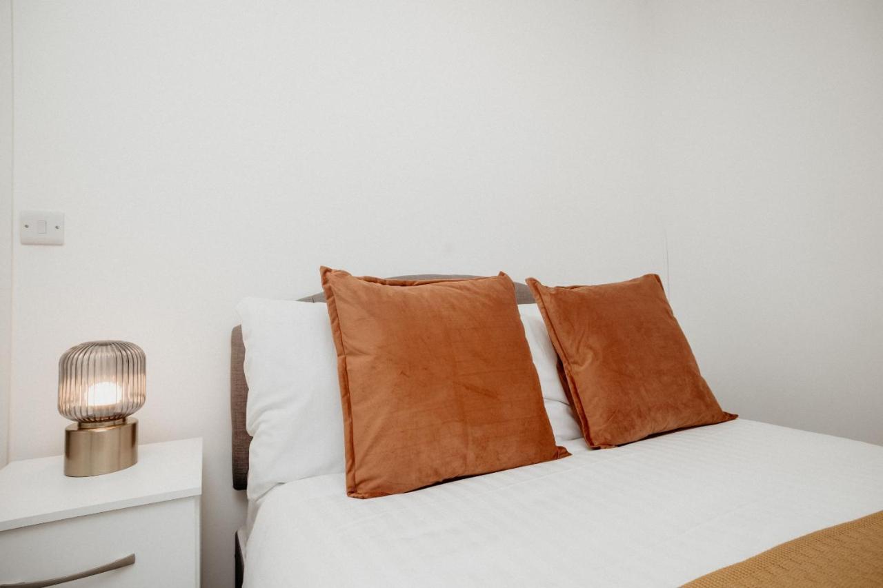 Elthorne Luxury Apartments - Аксбридж Экстерьер фото