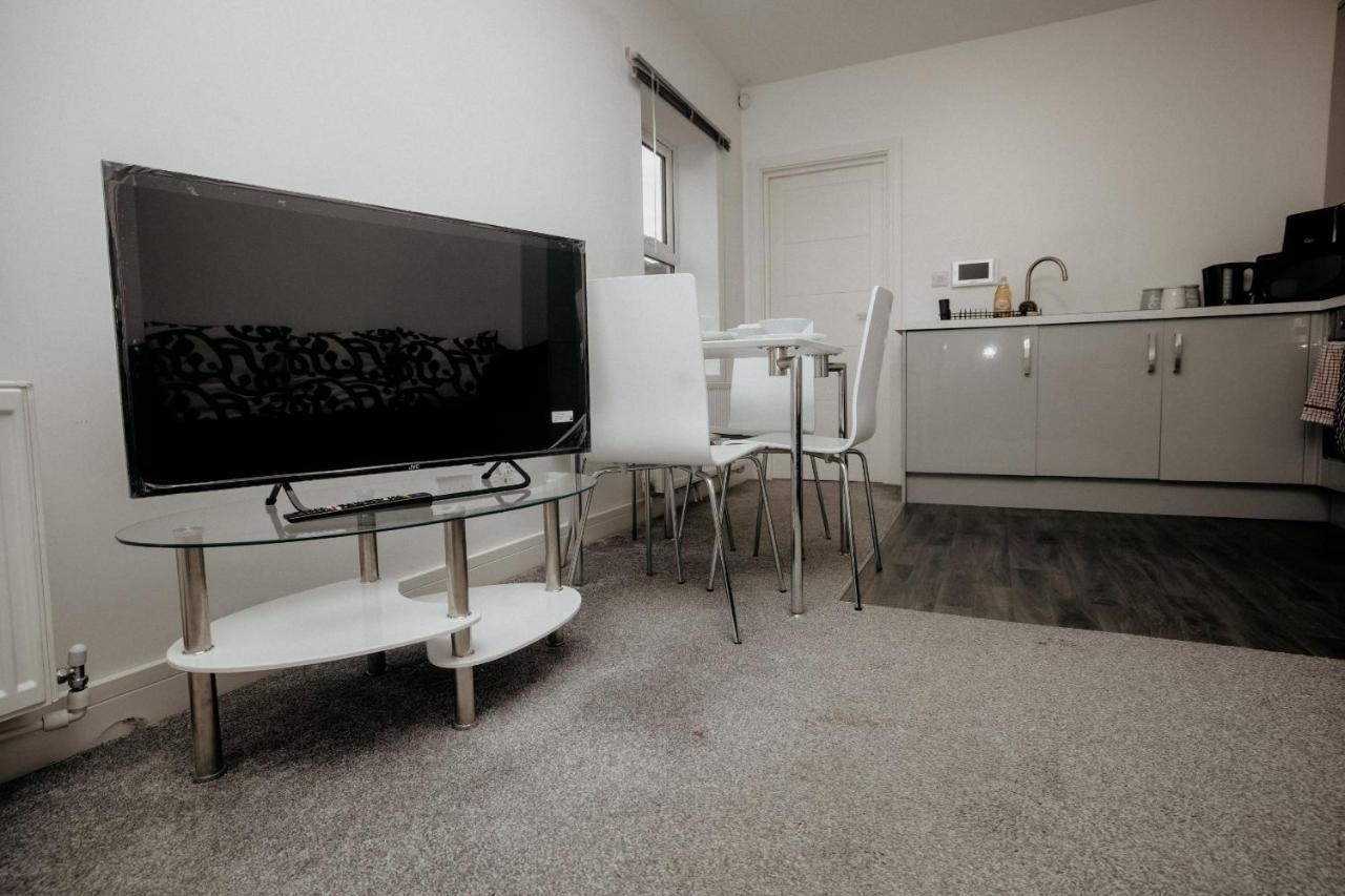 Elthorne Luxury Apartments - Аксбридж Экстерьер фото