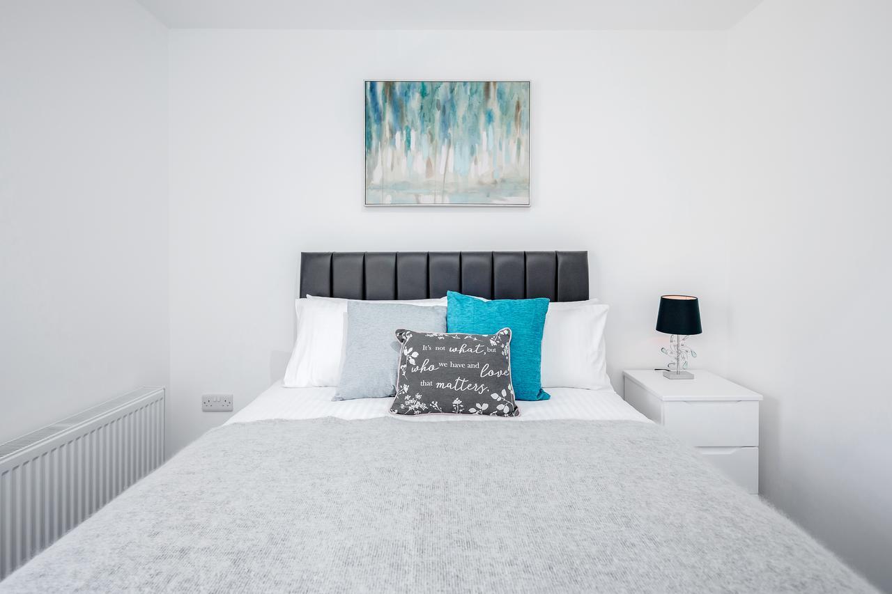 Elthorne Luxury Apartments - Аксбридж Экстерьер фото