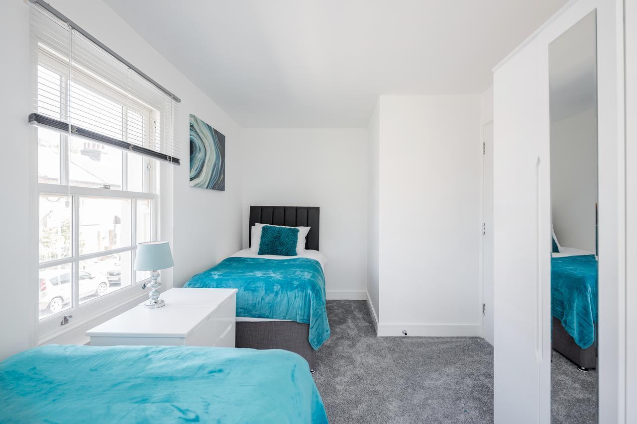 Elthorne Luxury Apartments - Аксбридж Экстерьер фото